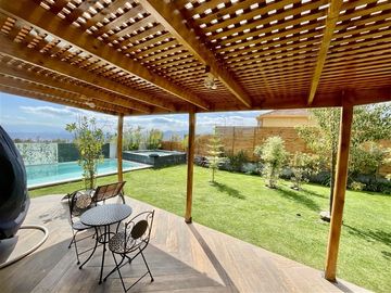 Casa en venta de 5 dorm. en Peñalolén