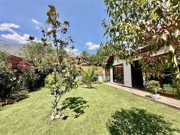 Casa en venta de 5 dorm. en Peñalolén