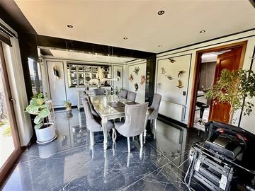 Casa en venta de 5 dorm. en Peñalolén
