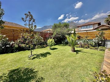 Casa en venta de 5 dorm. en Peñalolén
