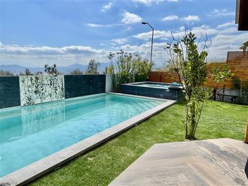 Casa en venta de 5 dorm. en Peñalolén