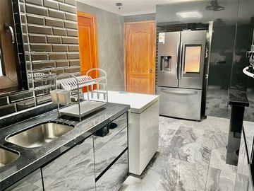 Casa en venta de 5 dorm. en Peñalolén