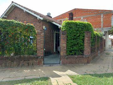 CASA EN LOTE PROPIO DE 3 AMBIENTES