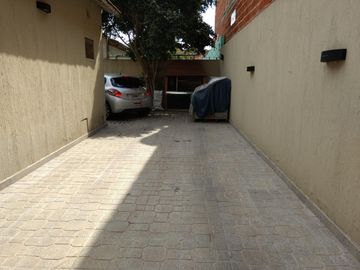 CASA EN LOTE PROPIO DE 3 AMBIENTES