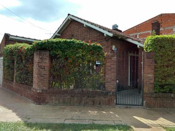 CASA EN LOTE PROPIO DE 3 AMBIENTES