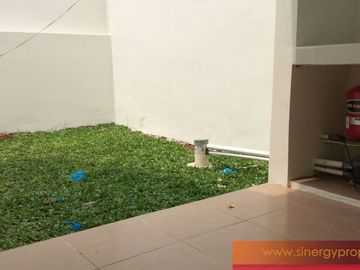ONE GATE SYSTEM JALAN KOMPLEK BOULEWARD LUAS 2 JALUR