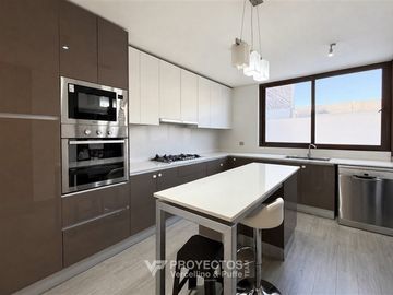 Departamento en venta de 3 dorm. San Carlos de Apoquindo
