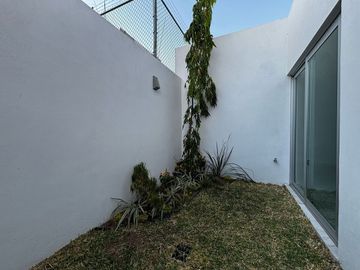 Venta de Casa de 1 Planta en el Coto Privado Bosque Real, V. de A; Colima