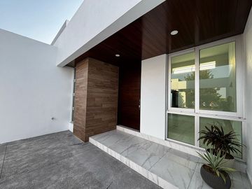 Venta de Casa de 1 Planta en el Coto Privado Bosque Real, V. de A; Colima