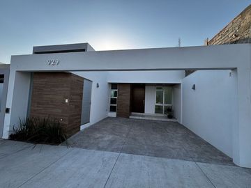 Venta de Casa de 1 Planta en el Coto Privado Bosque Real, V. de A; Colima