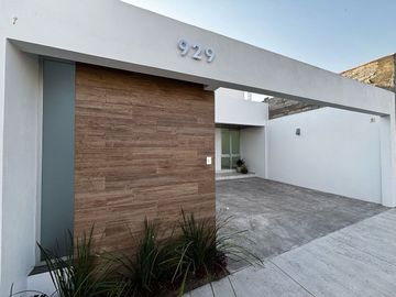 Venta de Casa de 1 Planta en el Coto Privado Bosque Real, V. de A; Colima