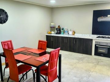 Se vende parcela 5000 m2 con casa 315 m2 en Pelarco