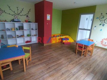 Alquilo departamento Sta. Catalina, 3 Dormitorios, 2 baños, piso 17

Área total 61m2
1 Sala comedor
1 Cocina abierta
1 lavandería con puertas
3