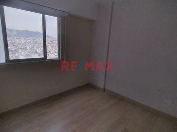 Alquilo departamento Sta. Catalina, 3 Dormitorios, 2 baños, piso 17

Área total 61m2
1 Sala comedor
1 Cocina abierta
1 lavandería con puertas
3