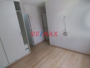 Alquilo departamento Sta. Catalina, 3 Dormitorios, 2 baños, piso 17

Área total 61m2
1 Sala comedor
1 Cocina abierta
1 lavandería con puertas
3