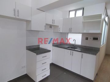 Alquilo departamento Sta. Catalina, 3 Dormitorios, 2 baños, piso 17

Área total 61m2
1 Sala comedor
1 Cocina abierta
1 lavandería con puertas
3