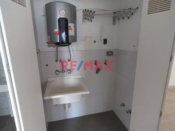 Alquilo departamento Sta. Catalina, 3 Dormitorios, 2 baños, piso 17

Área total 61m2
1 Sala comedor
1 Cocina abierta
1 lavandería con puertas
3