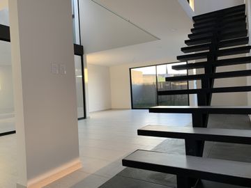 VENDO CASA EN PARQUE VARSOVIA