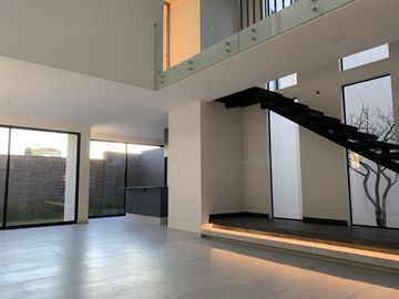 VENDO CASA EN PARQUE VARSOVIA