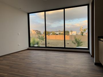 VENDO CASA EN PARQUE VARSOVIA