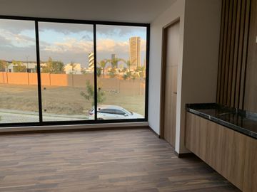 VENDO CASA EN PARQUE VARSOVIA