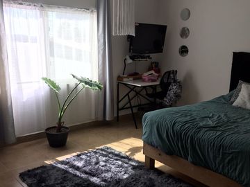 Venta en Residencial Tejeda Corregidora, casa de 2 niveles y amplio jardín.