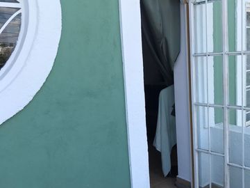 Venta en Residencial Tejeda Corregidora, casa de 2 niveles y amplio jardín.
