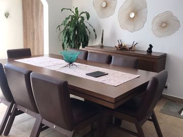 Venta en Residencial Tejeda Corregidora, casa de 2 niveles y amplio jardín.