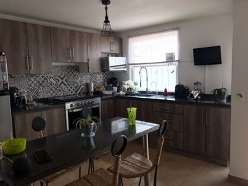 Venta en Residencial Tejeda Corregidora, casa de 2 niveles y amplio jardín.