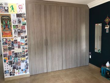 Venta en Residencial Tejeda Corregidora, casa de 2 niveles y amplio jardín.