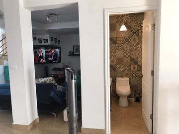 Venta en Residencial Tejeda Corregidora, casa de 2 niveles y amplio jardín.