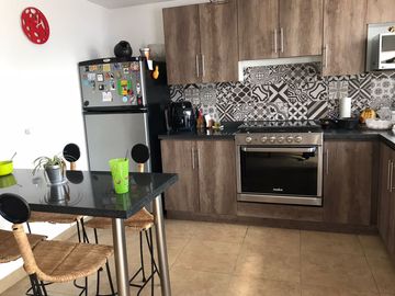 Venta en Residencial Tejeda Corregidora, casa de 2 niveles y amplio jardín.