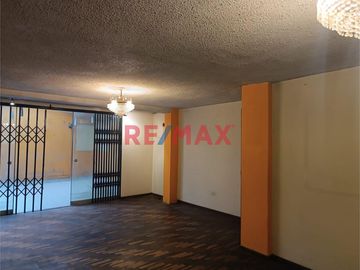 VENDO CASA VIVIENDA UBICADA LOS FICUS SANTA ANITA!
Precio $299,000
Area Ocupada 180m2
Area Construida 259m2
4 dormitorios, 1 escritorio, 3 baños c