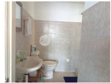 Casa en venta, barrio Santa Isabel, Bogotá, son tres casas unidas.
