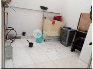 Casa en venta, barrio Santa Isabel, Bogotá, son tres casas unidas.