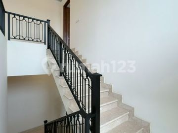 Rumah American Classic 3 Lantai Cipete