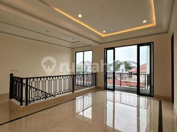 Rumah American Classic 3 Lantai Cipete