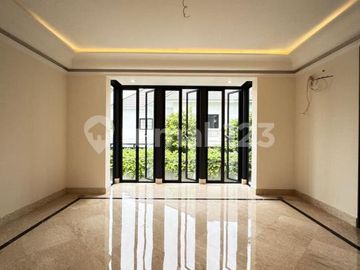 Rumah American Classic 3 Lantai Cipete