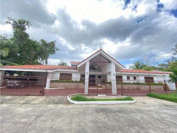 SE VENDE CASA EN ALBROOK