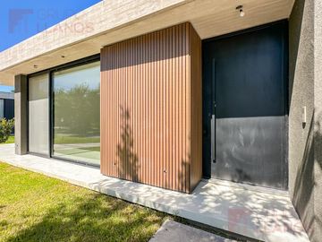 Casa en venta 3 dormitorios en suite en La Concepción Club de Campo UF 47