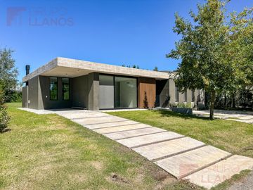 Casa en venta 3 dormitorios en suite en La Concepción Club de Campo UF 47