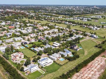 Casa en venta 3 dormitorios en suite en La Concepción Club de Campo UF 47