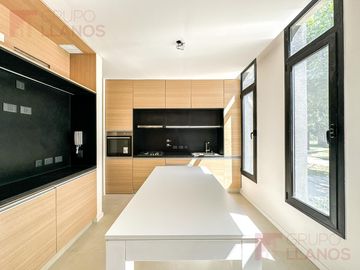 Casa en venta 3 dormitorios en suite en La Concepción Club de Campo UF 47