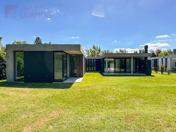 Casa en venta 3 dormitorios en suite en La Concepción Club de Campo UF 47
