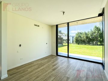 Casa en venta 3 dormitorios en suite en La Concepción Club de Campo UF 47