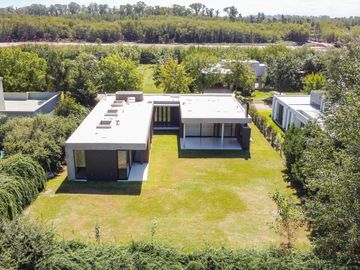 Casa en venta 3 dormitorios en suite en La Concepción Club de Campo UF 47