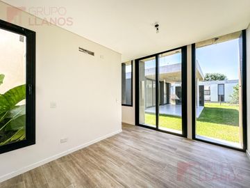 Casa en venta 3 dormitorios en suite en La Concepción Club de Campo UF 47