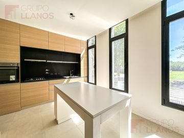 Casa en venta 3 dormitorios en suite en La Concepción Club de Campo UF 47