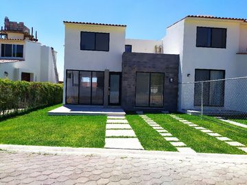 Casa Nueva de 3 recámaras, con alberca en condominio, Jiutepec, Mor.