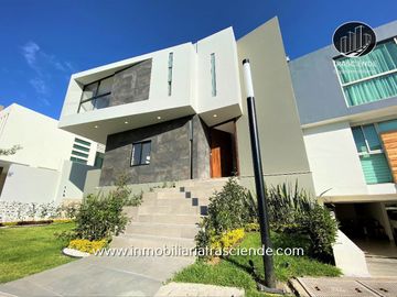 Casa en Venta de Lujo, En Puerta las Lomas, Zapopan, Jalisco